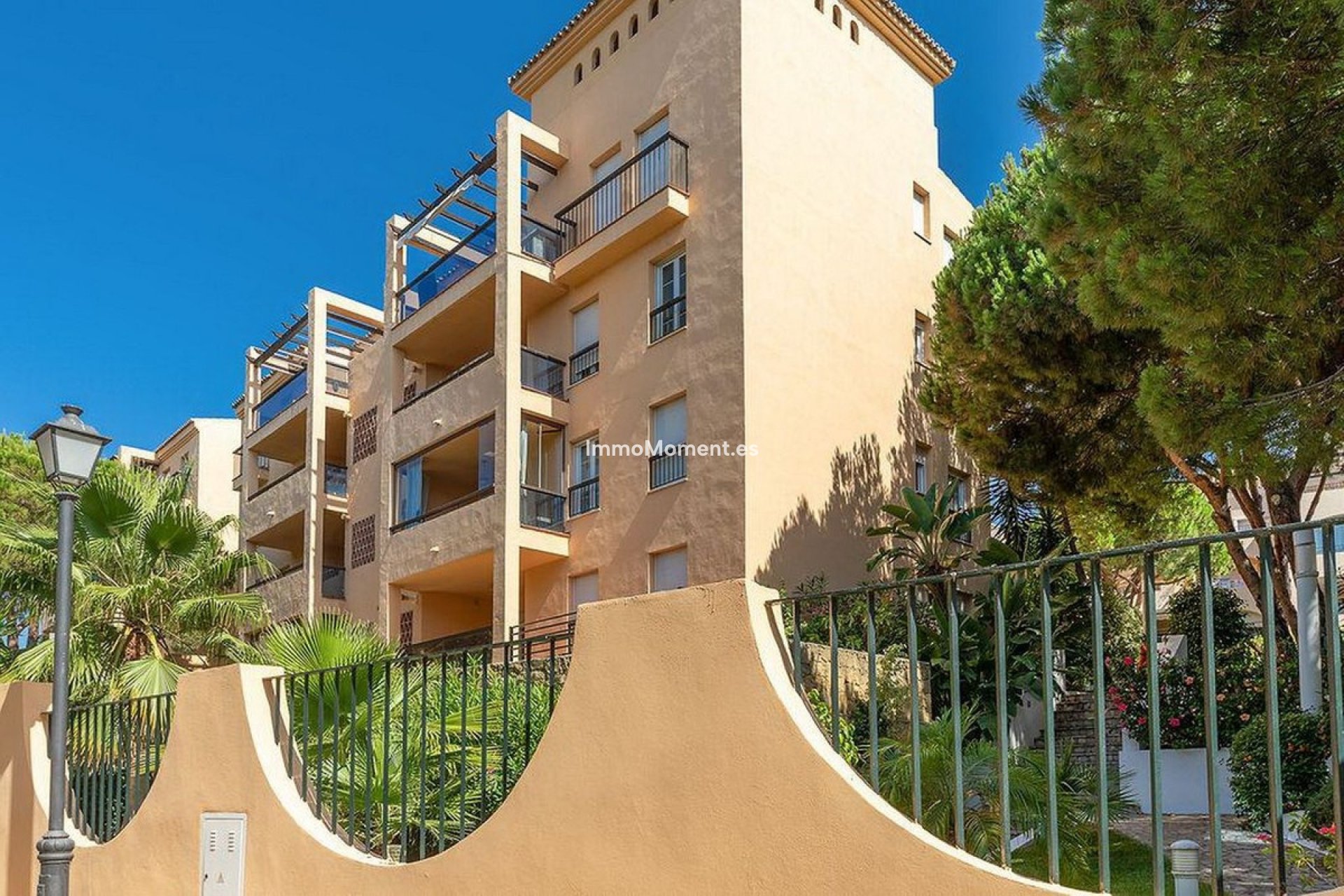 Resale - Apartment - Marbella - Elviria