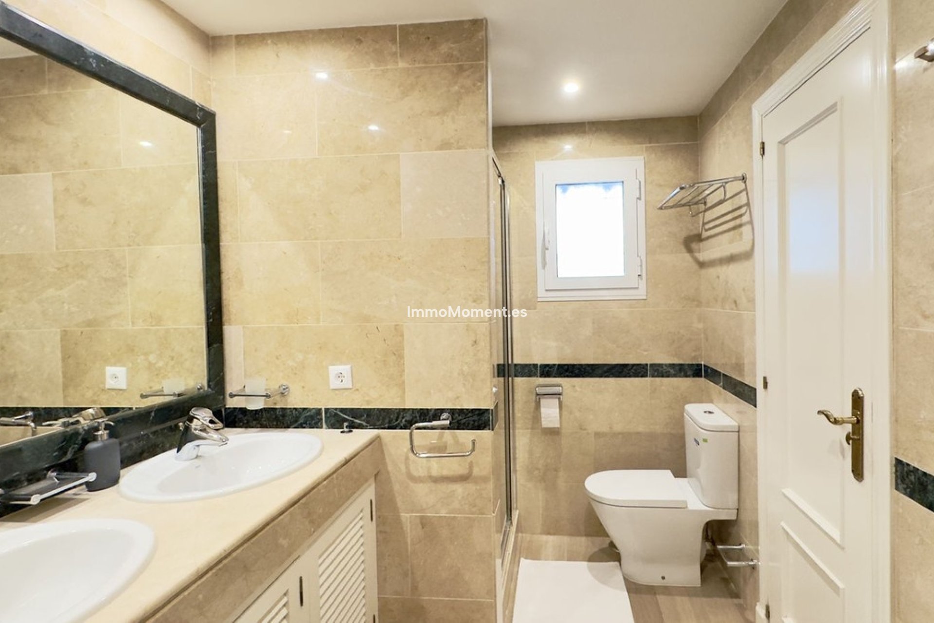 Resale - Apartment - Marbella - Elviria