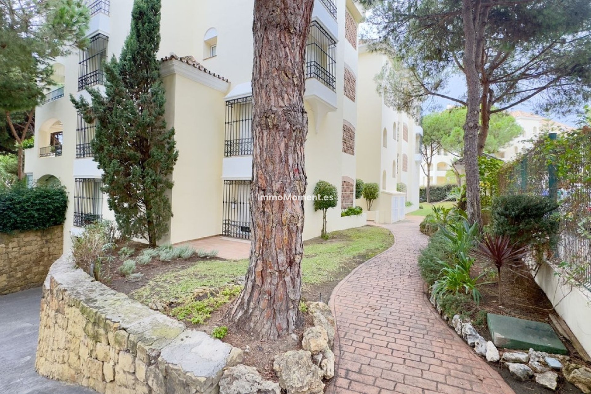 Resale - Apartment - Marbella - Elviria