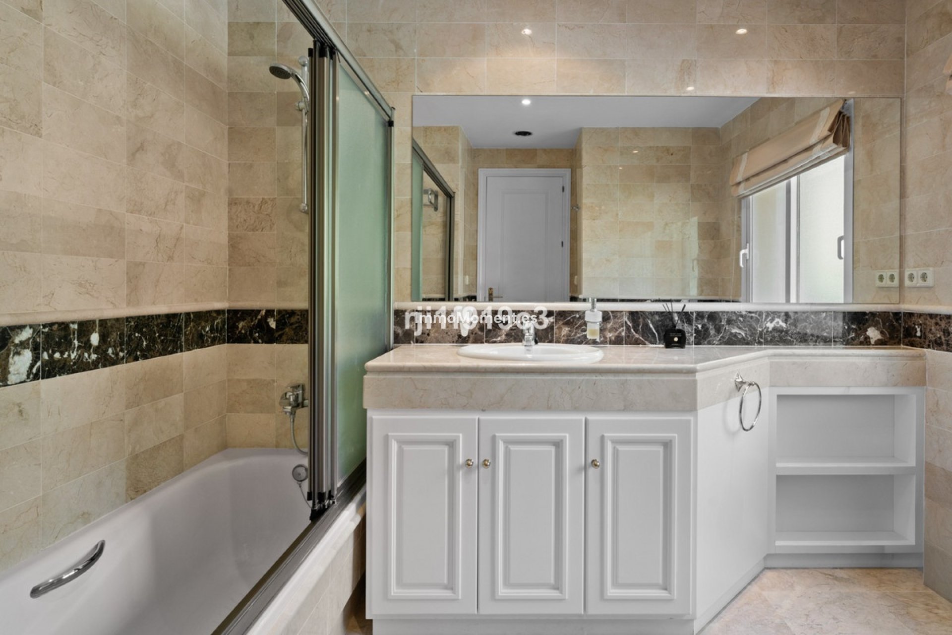 Resale - Apartment - Marbella - Elviria