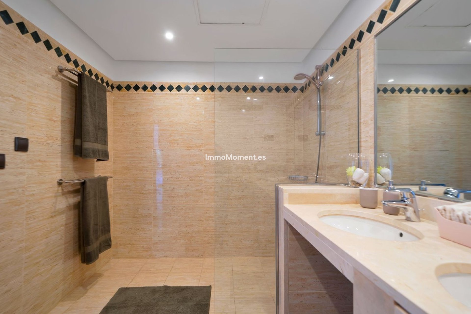 Resale - Apartment - Marbella - Elviria