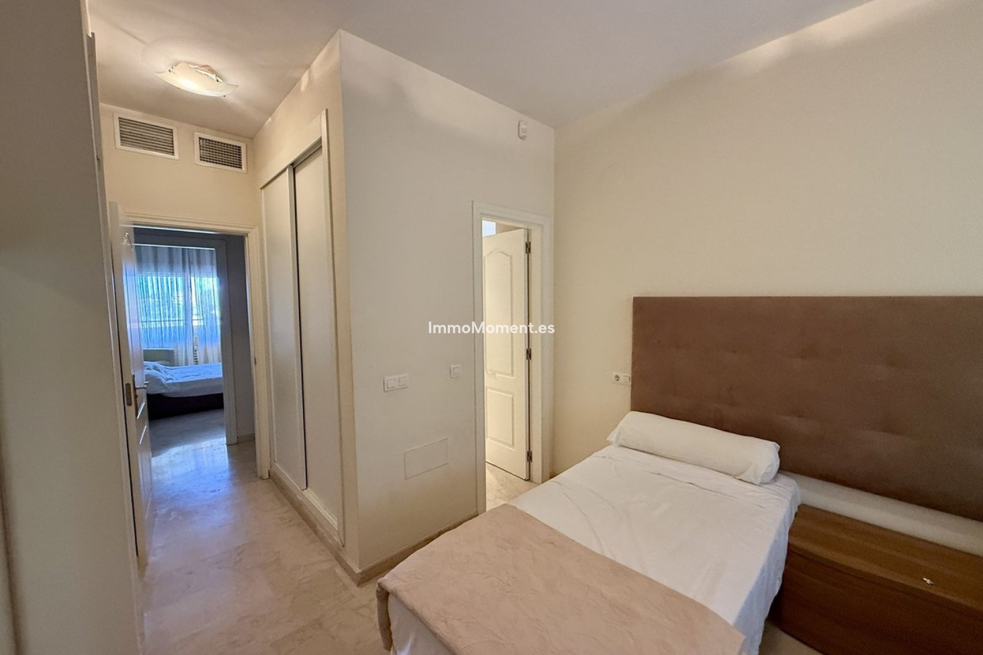 Resale - Apartment - Marbella - Elviria