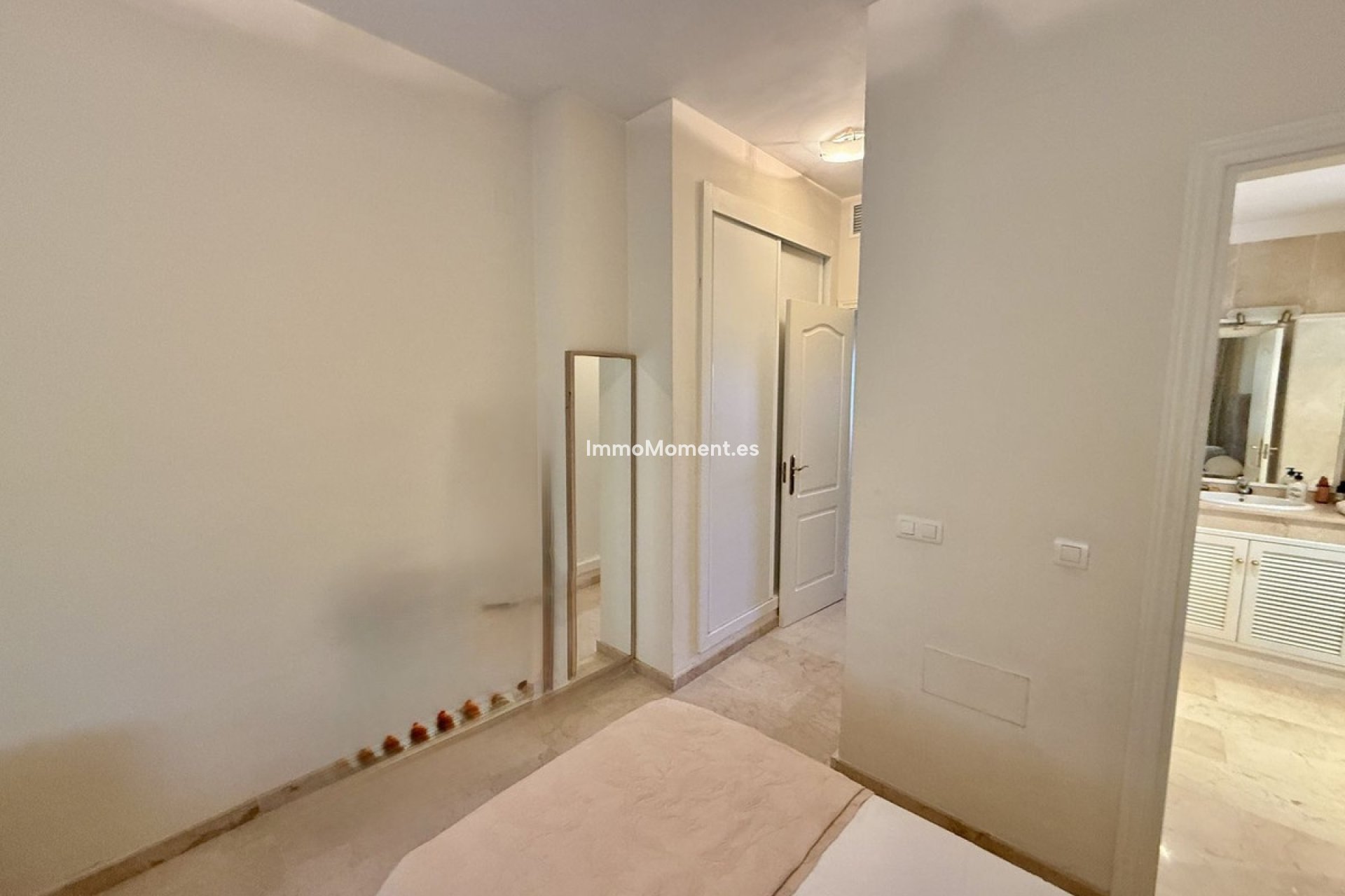 Resale - Apartment - Marbella - Elviria