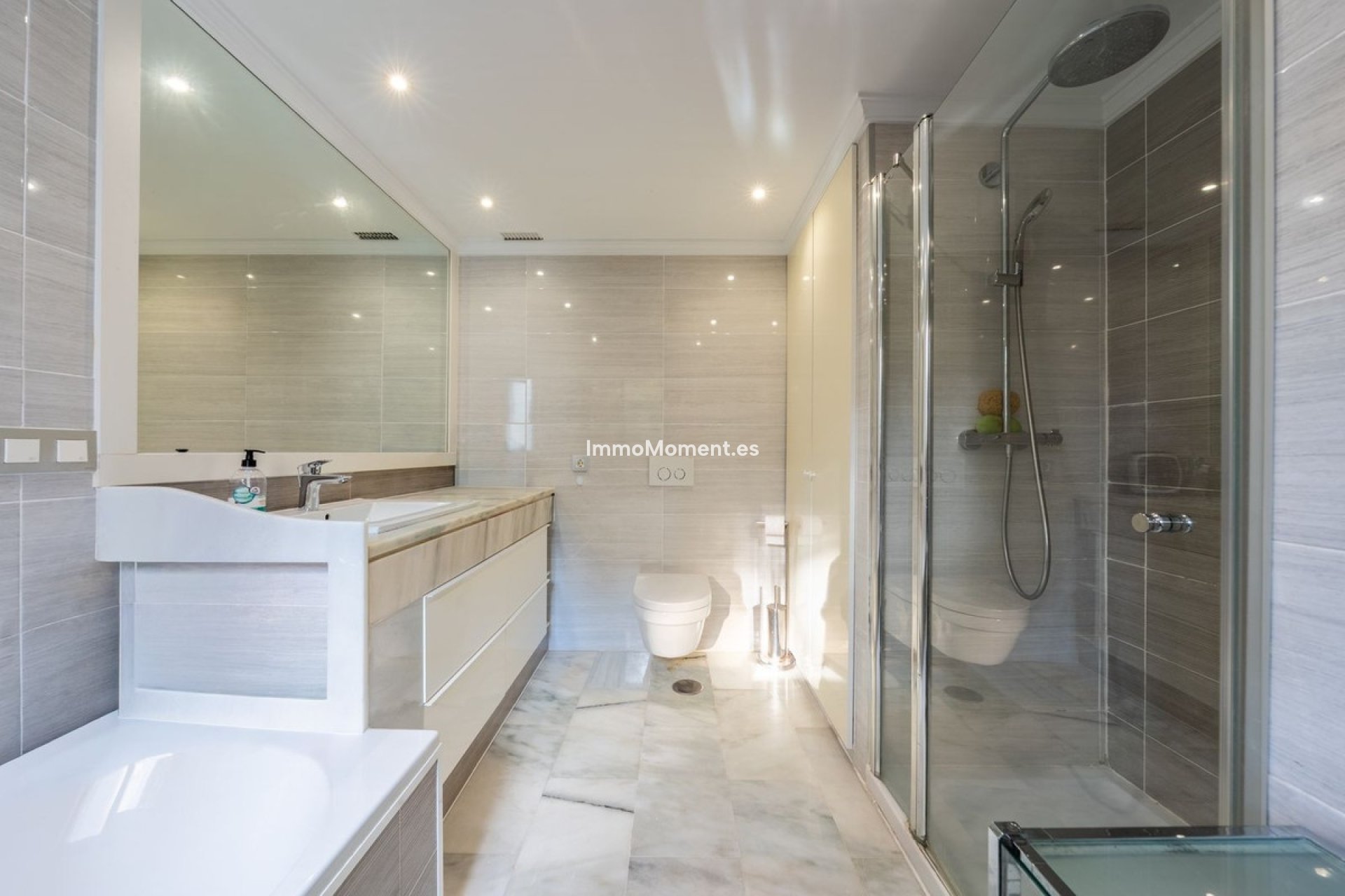 Resale - Apartment - Marbella - Elviria