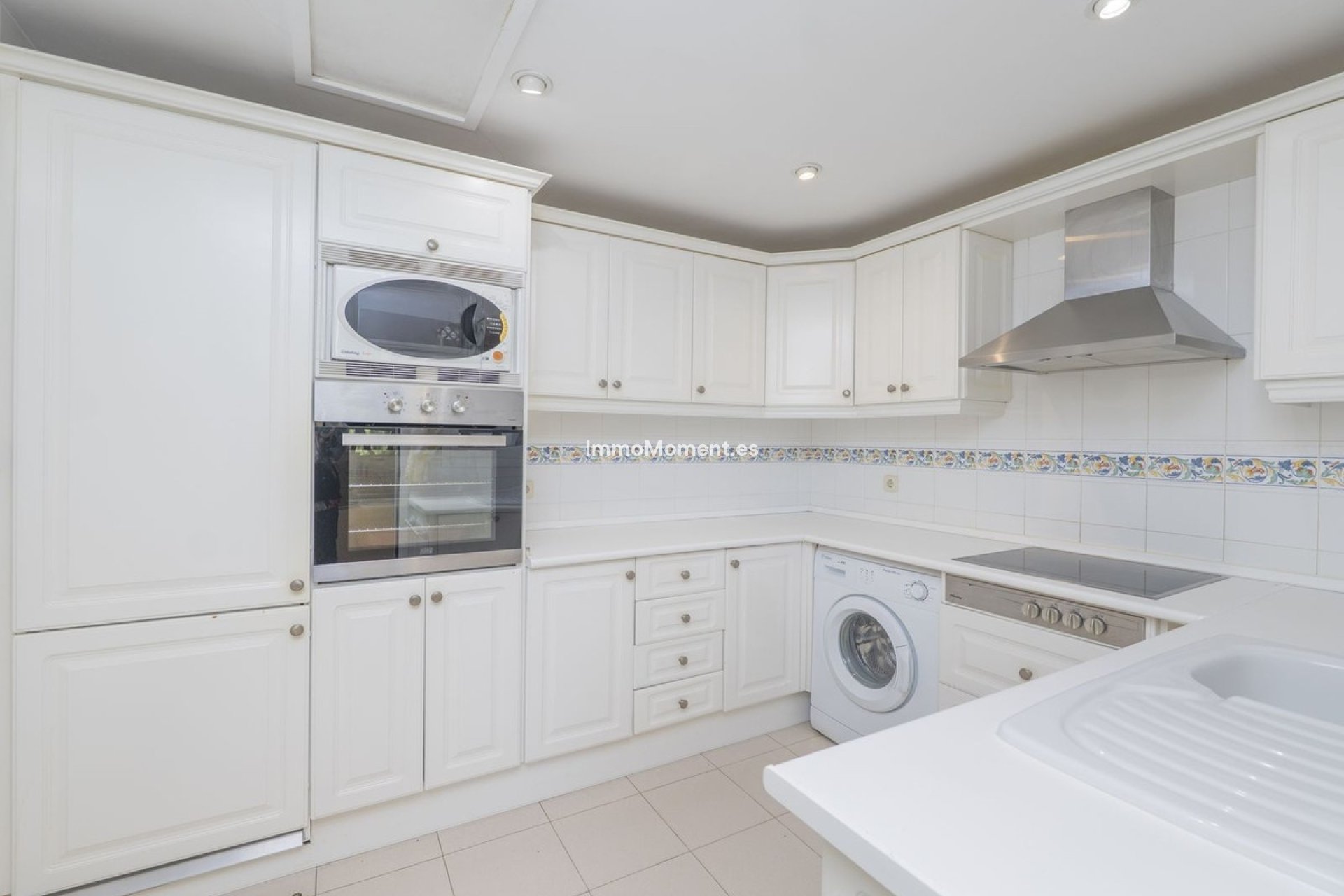 Resale - Apartment - Marbella - Elviria