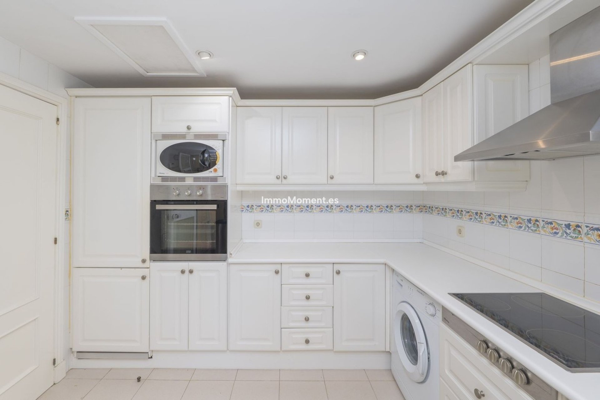 Resale - Apartment - Marbella - Elviria