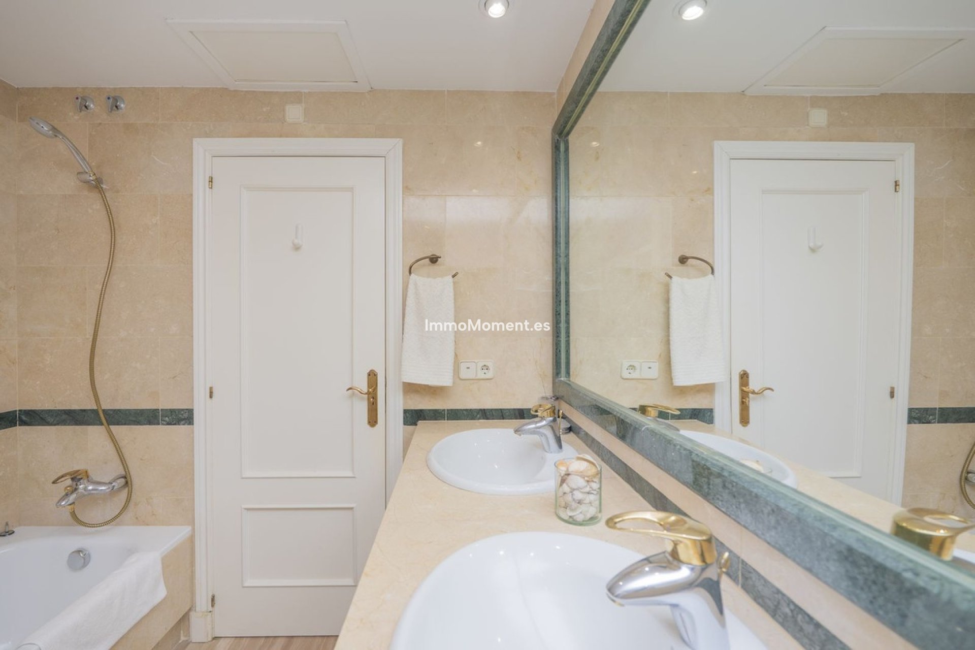 Resale - Apartment - Marbella - Elviria