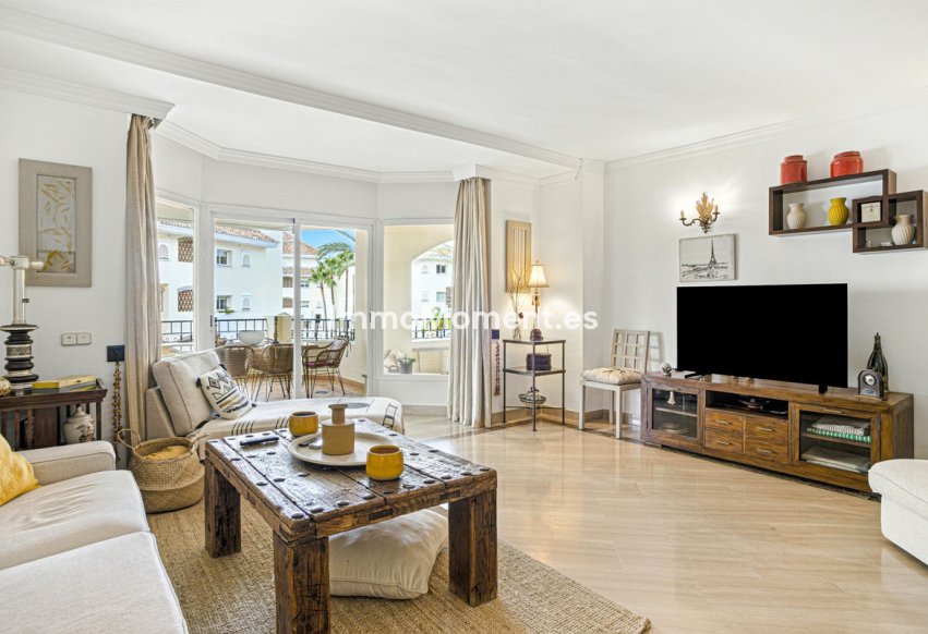 Resale - Apartment - Marbella - Elviria