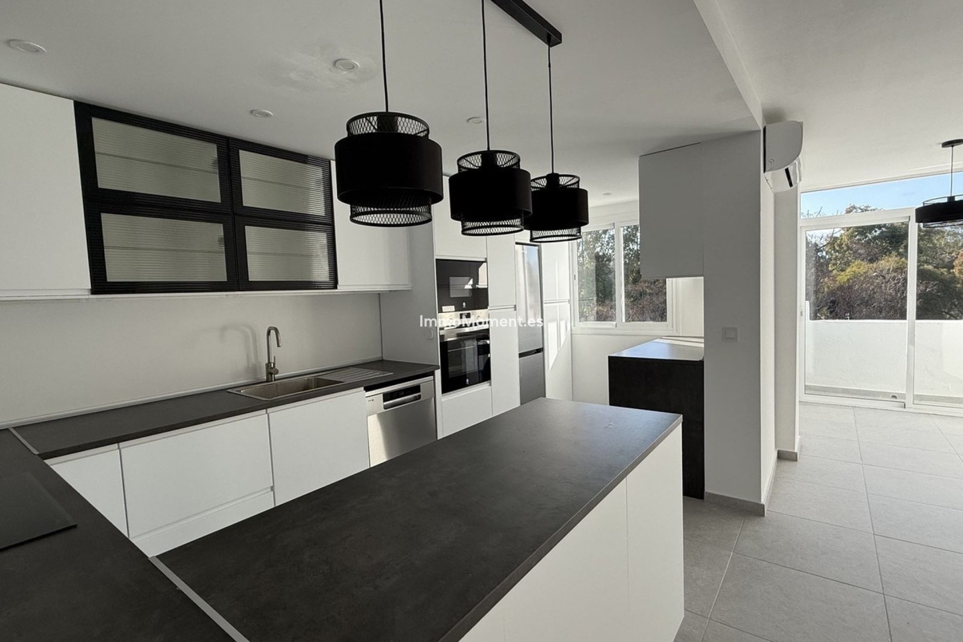 Resale - Apartment - Marbella - Elviria