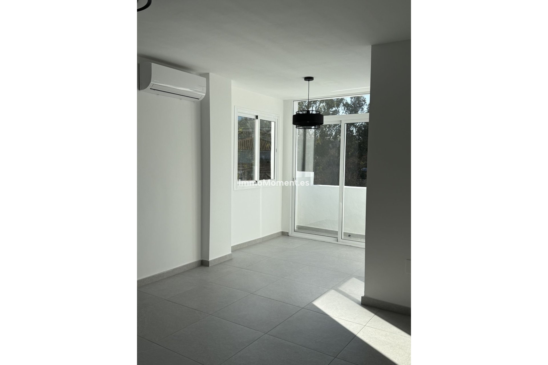 Resale - Apartment - Marbella - Elviria