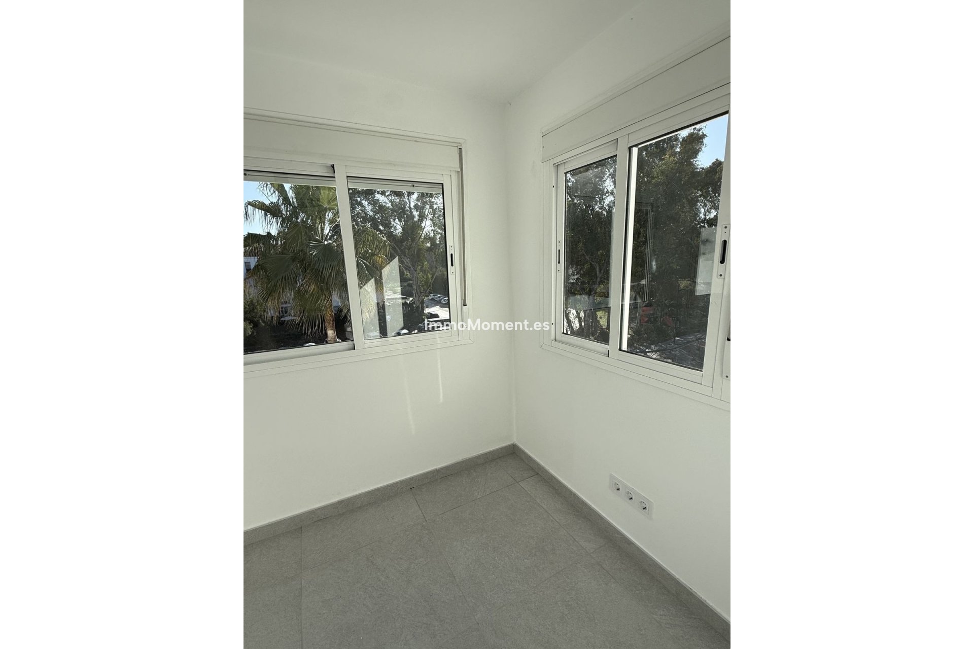 Resale - Apartment - Marbella - Elviria