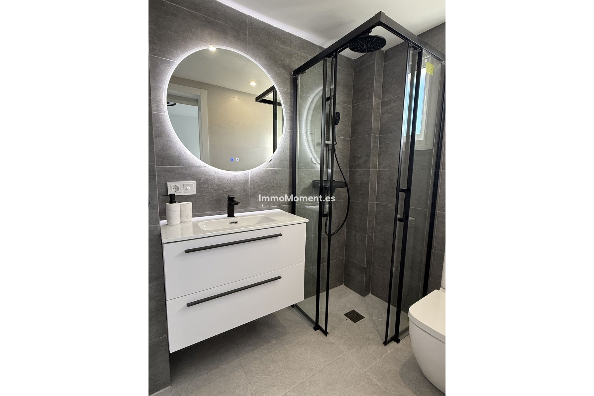 Resale - Apartment - Marbella - Elviria