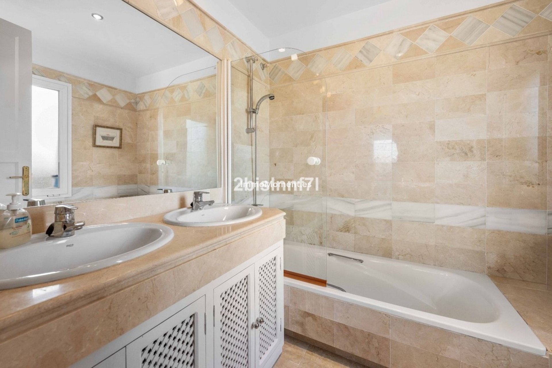 Resale - Apartment - Marbella - Elviria