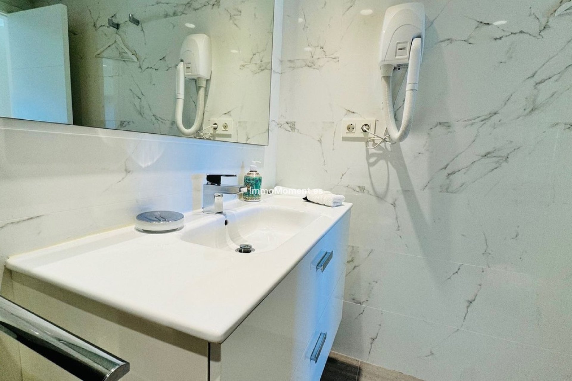 Resale - Apartment - Marbella - Elviria