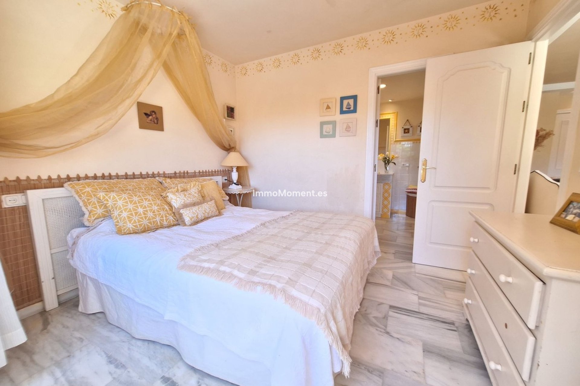 Resale - Apartment - Marbella - Elviria