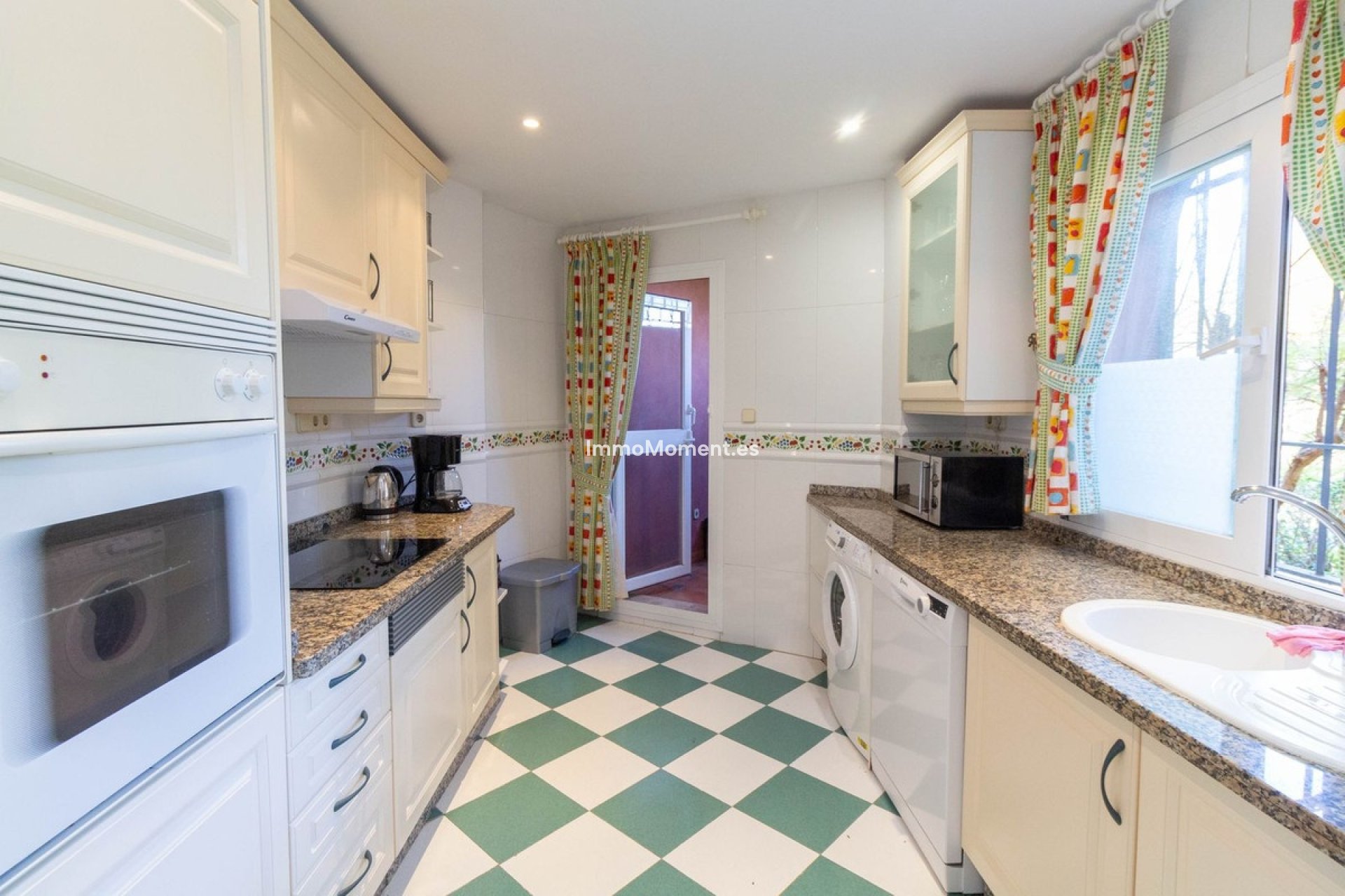 Resale - Apartment - Marbella - Elviria