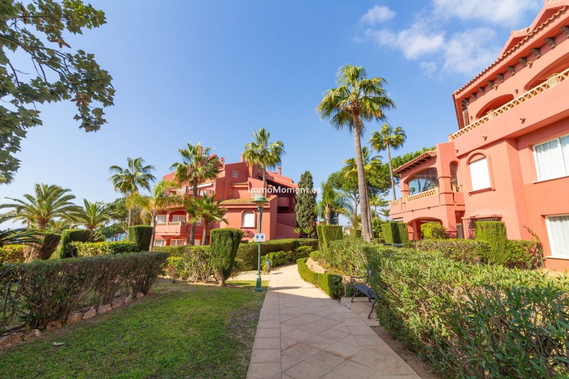 Resale - Apartment - Marbella - Elviria