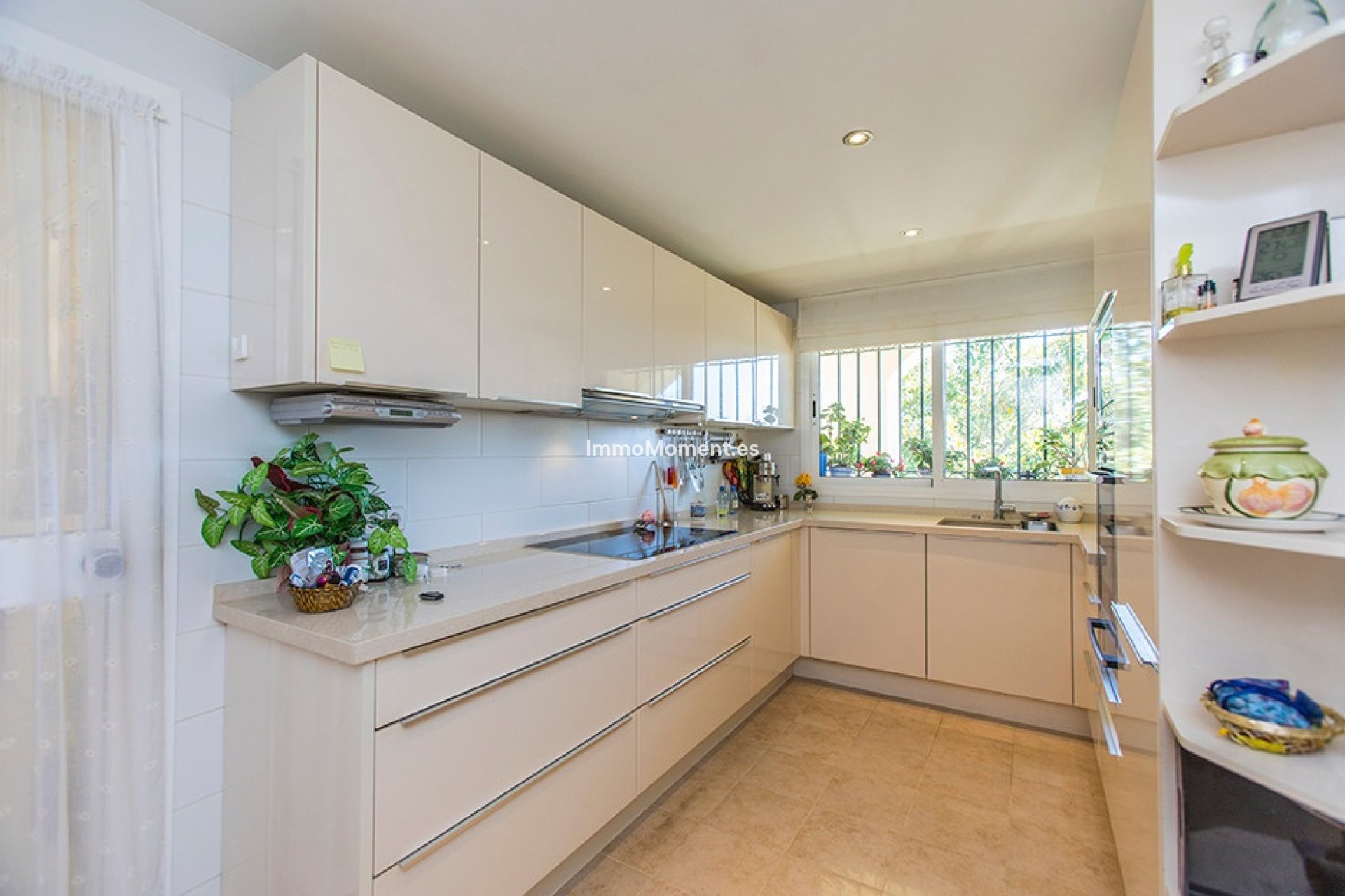 Resale - Apartment - Marbella - Elviria