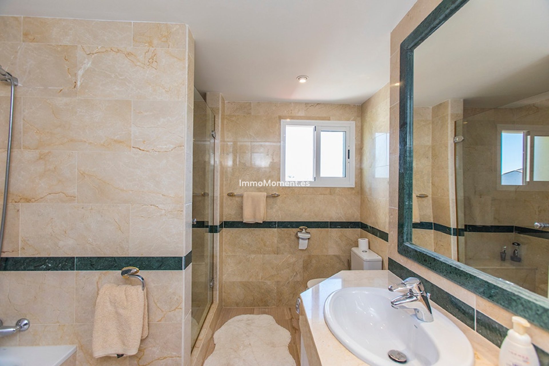 Resale - Apartment - Marbella - Elviria