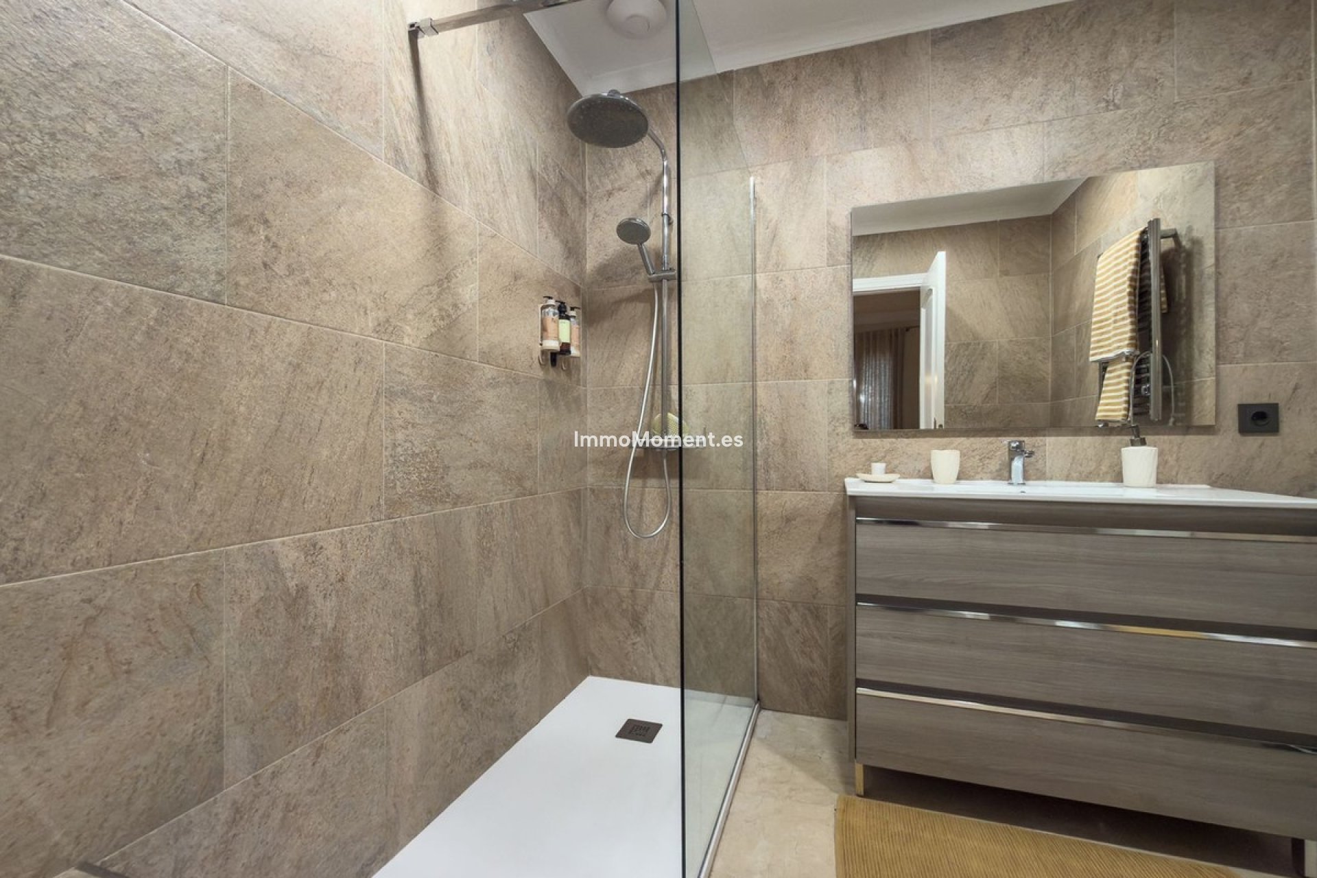 Resale - Apartment - Marbella - Elviria