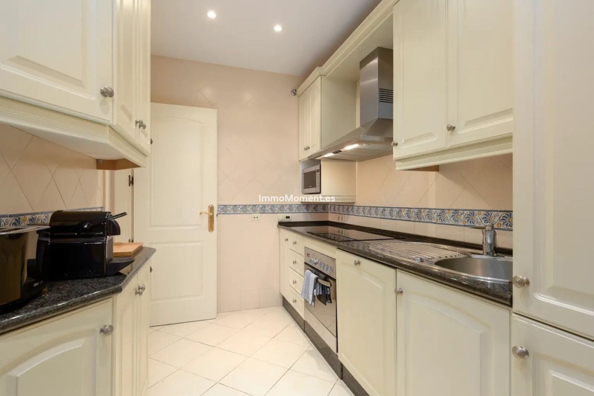 Resale - Apartment - Marbella - Elviria