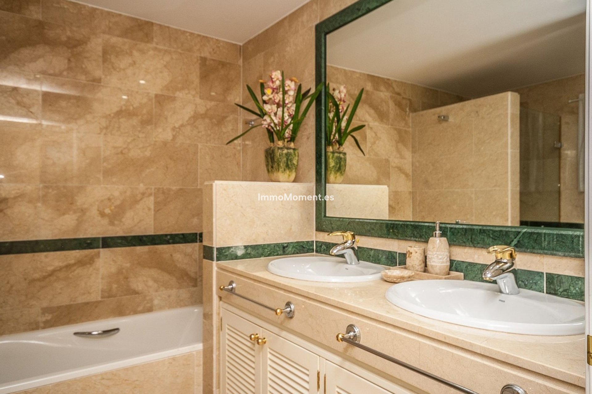 Resale - Apartment - Marbella - Elviria