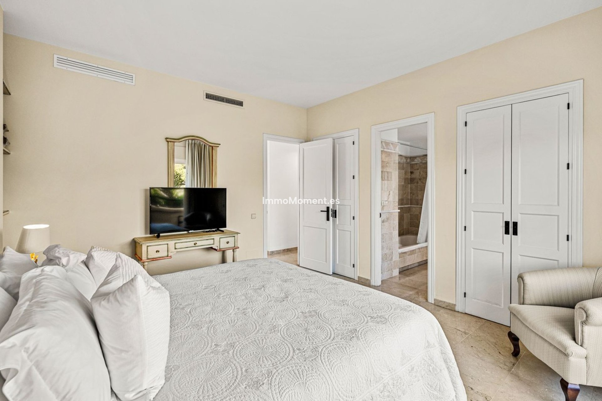 Resale - Apartment - Marbella - Elviria