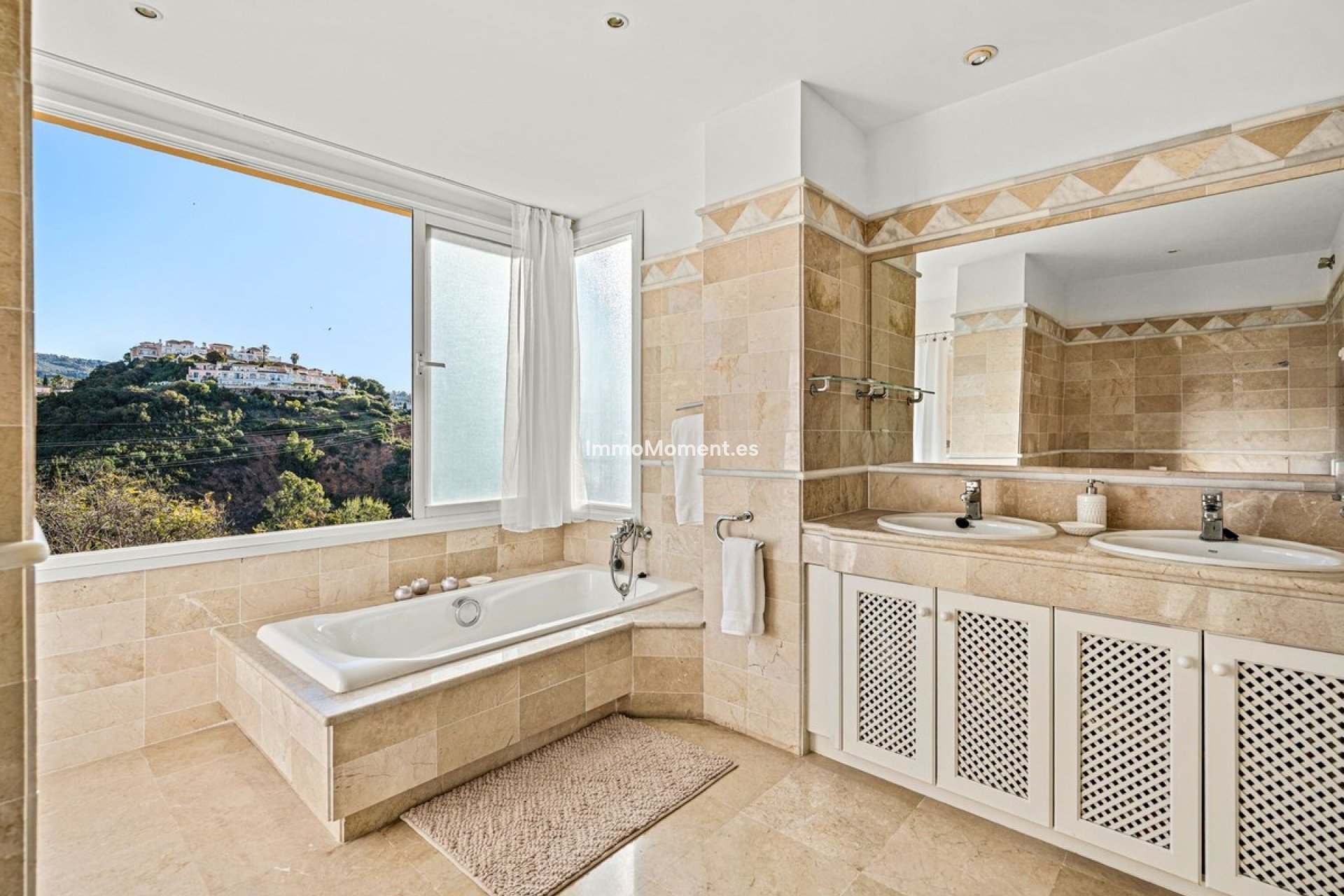 Resale - Apartment - Marbella - Elviria