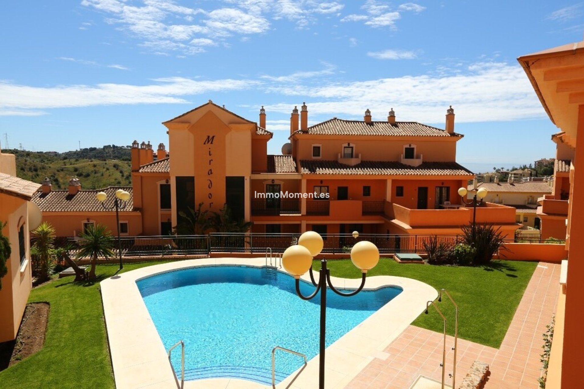 Resale - Apartment - Marbella - Elviria