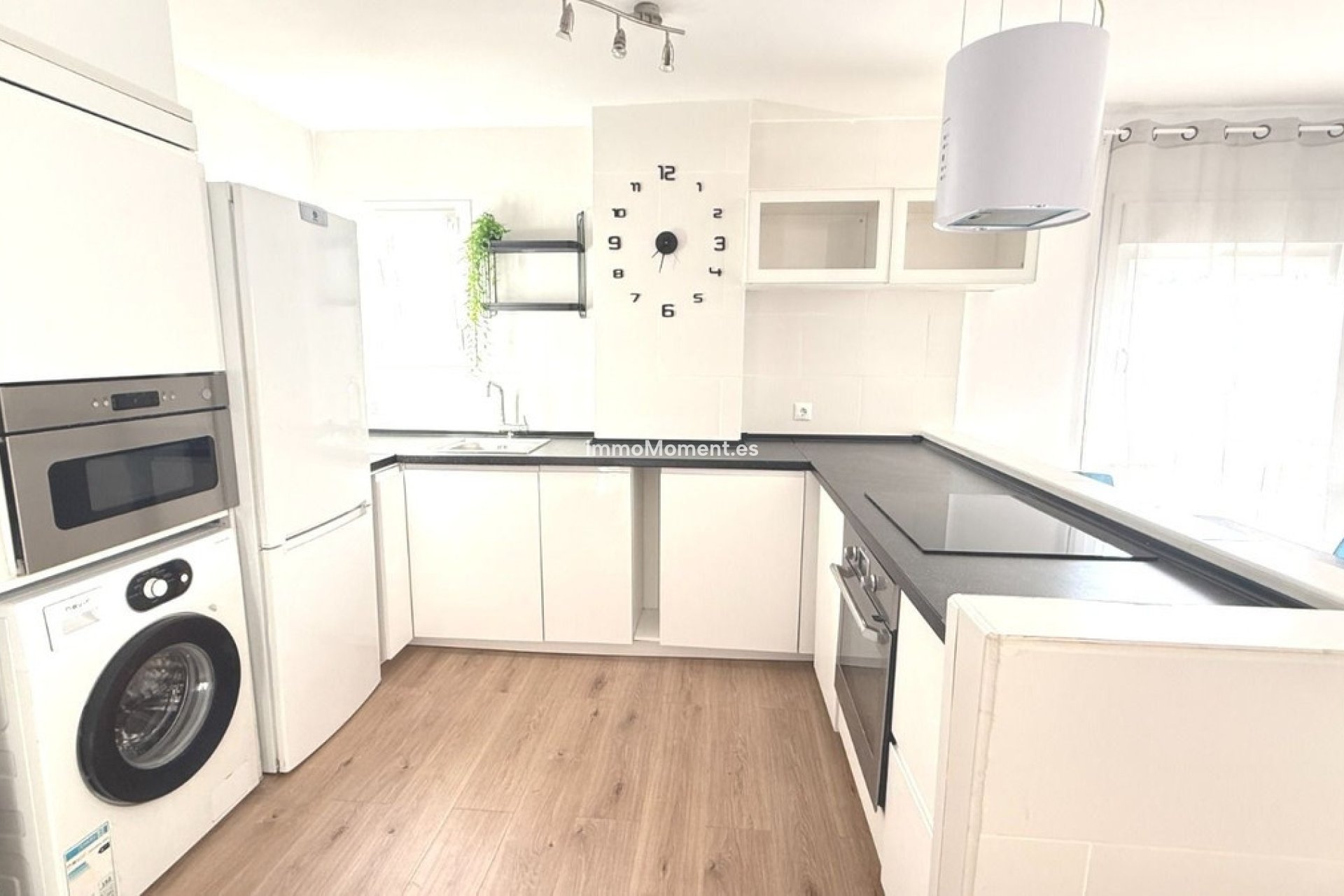 Resale - Apartment - Marbella - Elviria