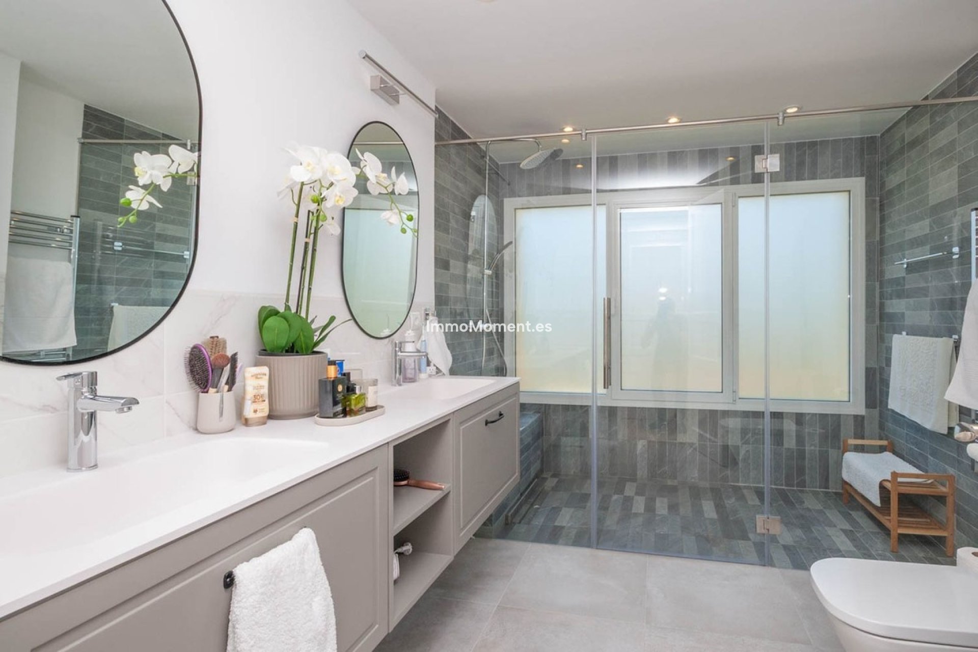 Resale - Apartment - Marbella - Elviria