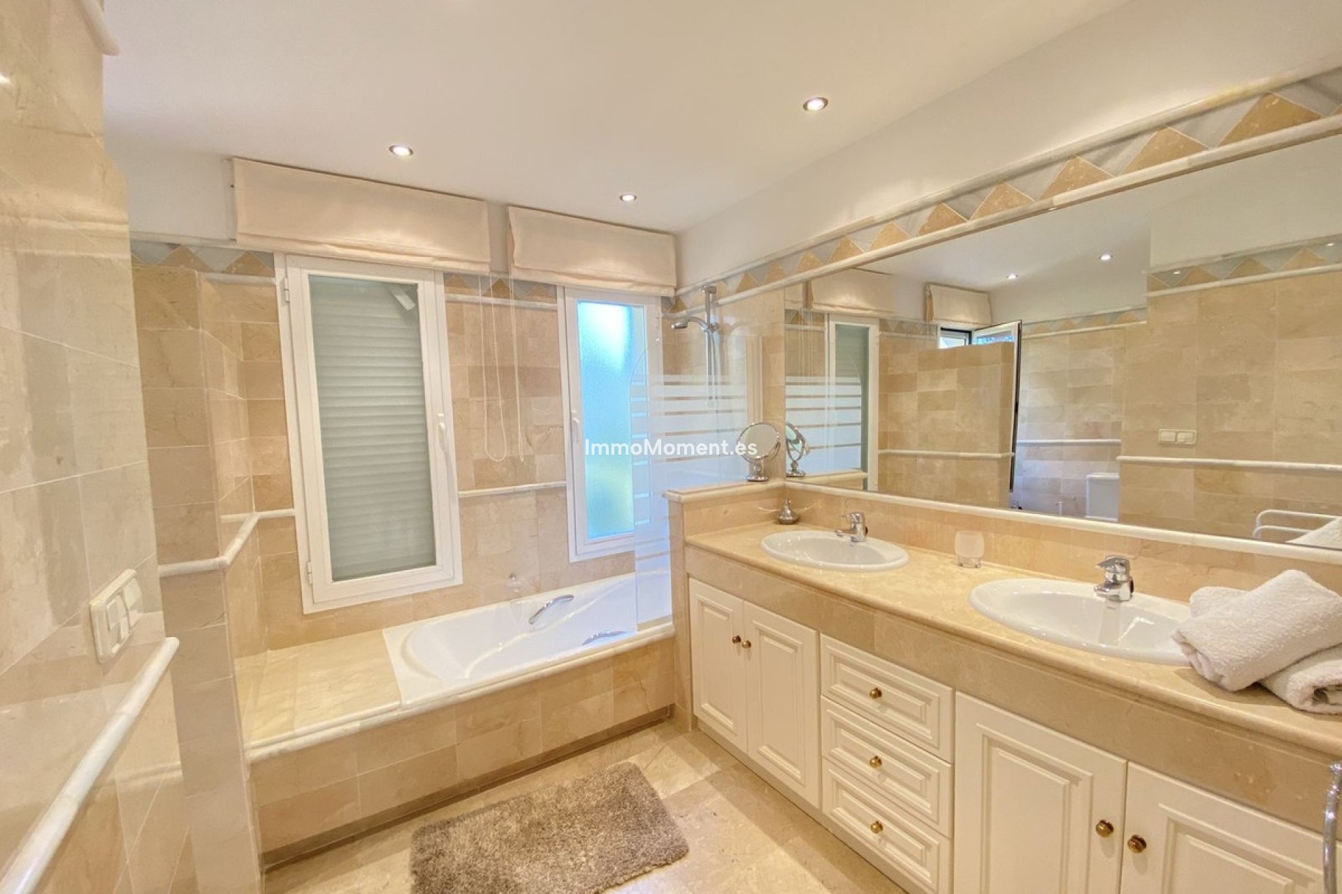 Resale - Apartment - Marbella - Elviria