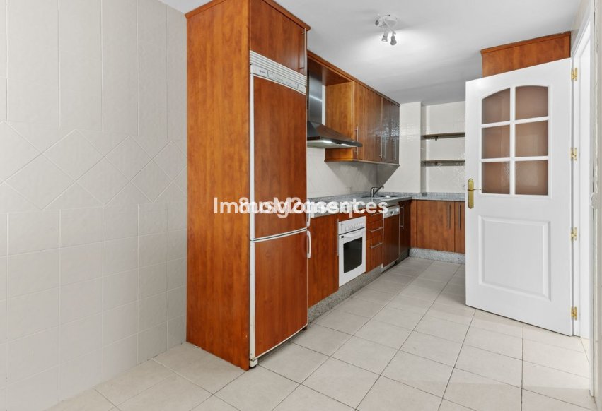 Resale - Apartment - Marbella - Elviria