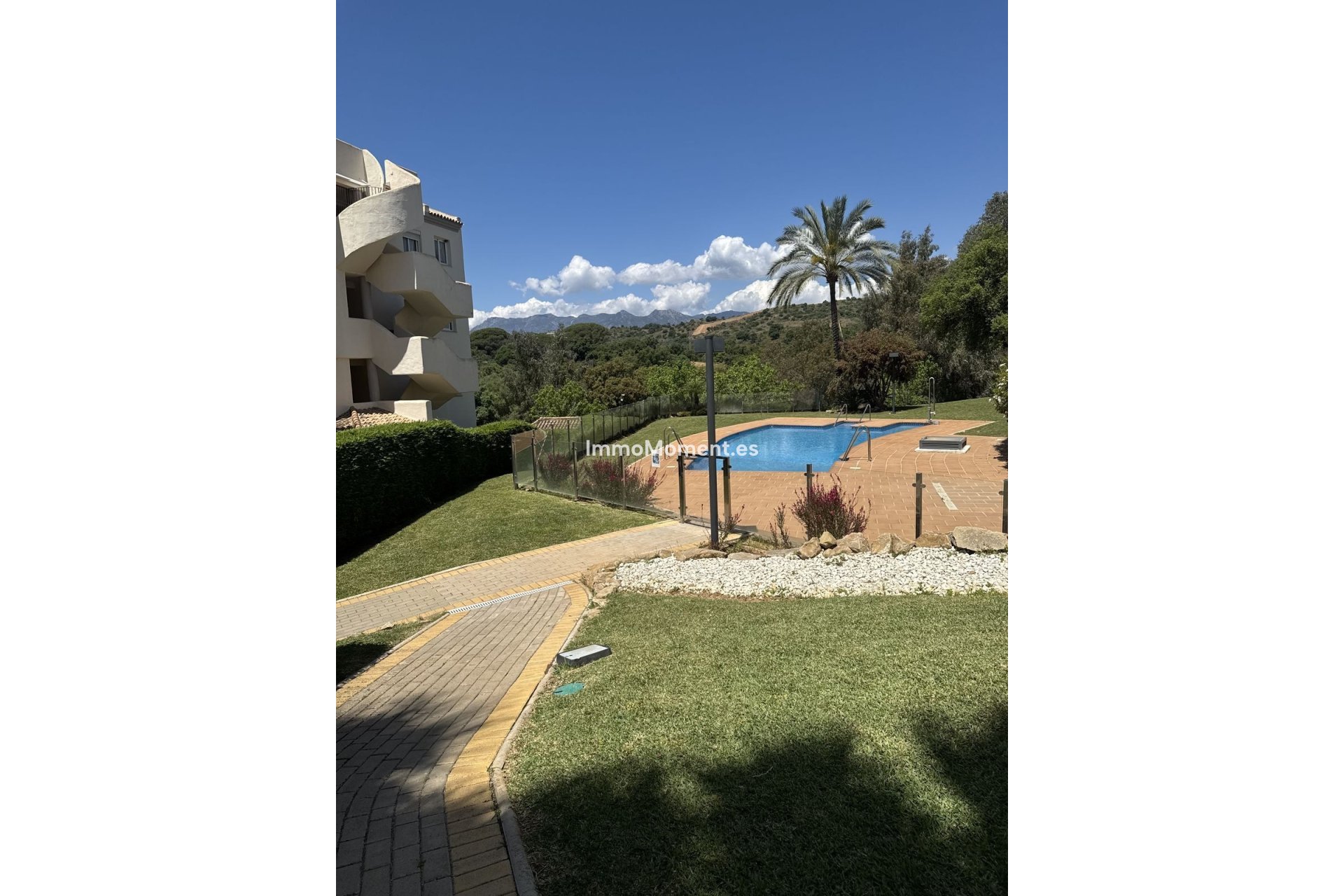 Resale - Apartment - Marbella - Elviria