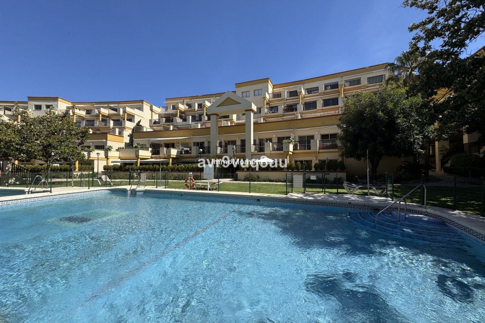 Resale - Apartment - Marbella - Elviria