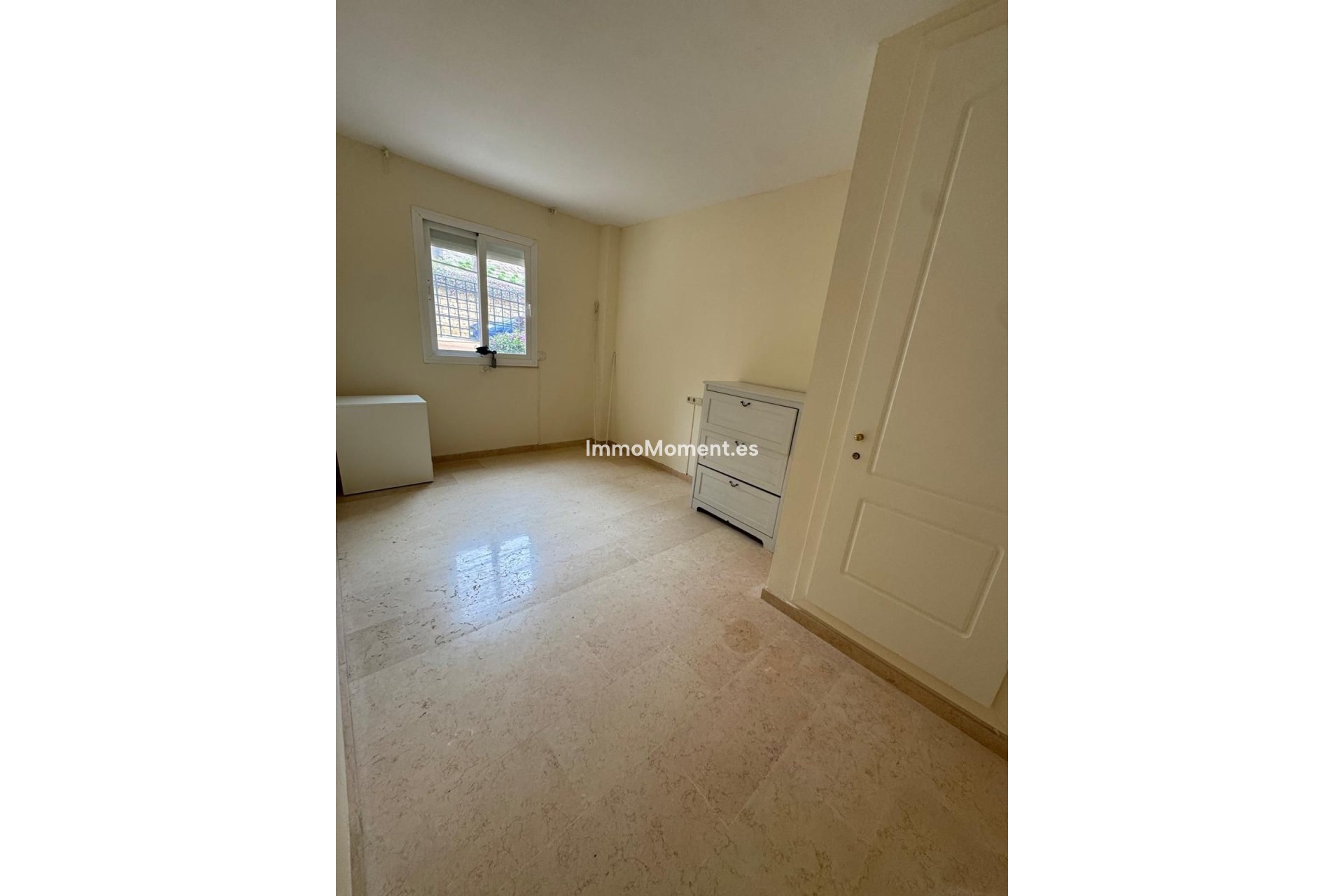 Resale - Apartment - Marbella - Elviria
