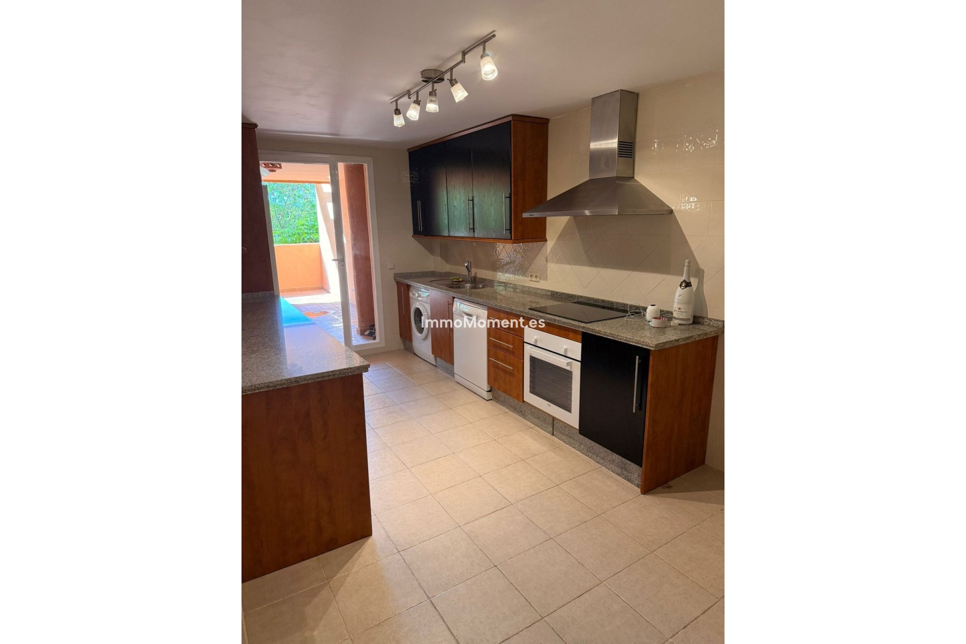Resale - Apartment - Marbella - Elviria