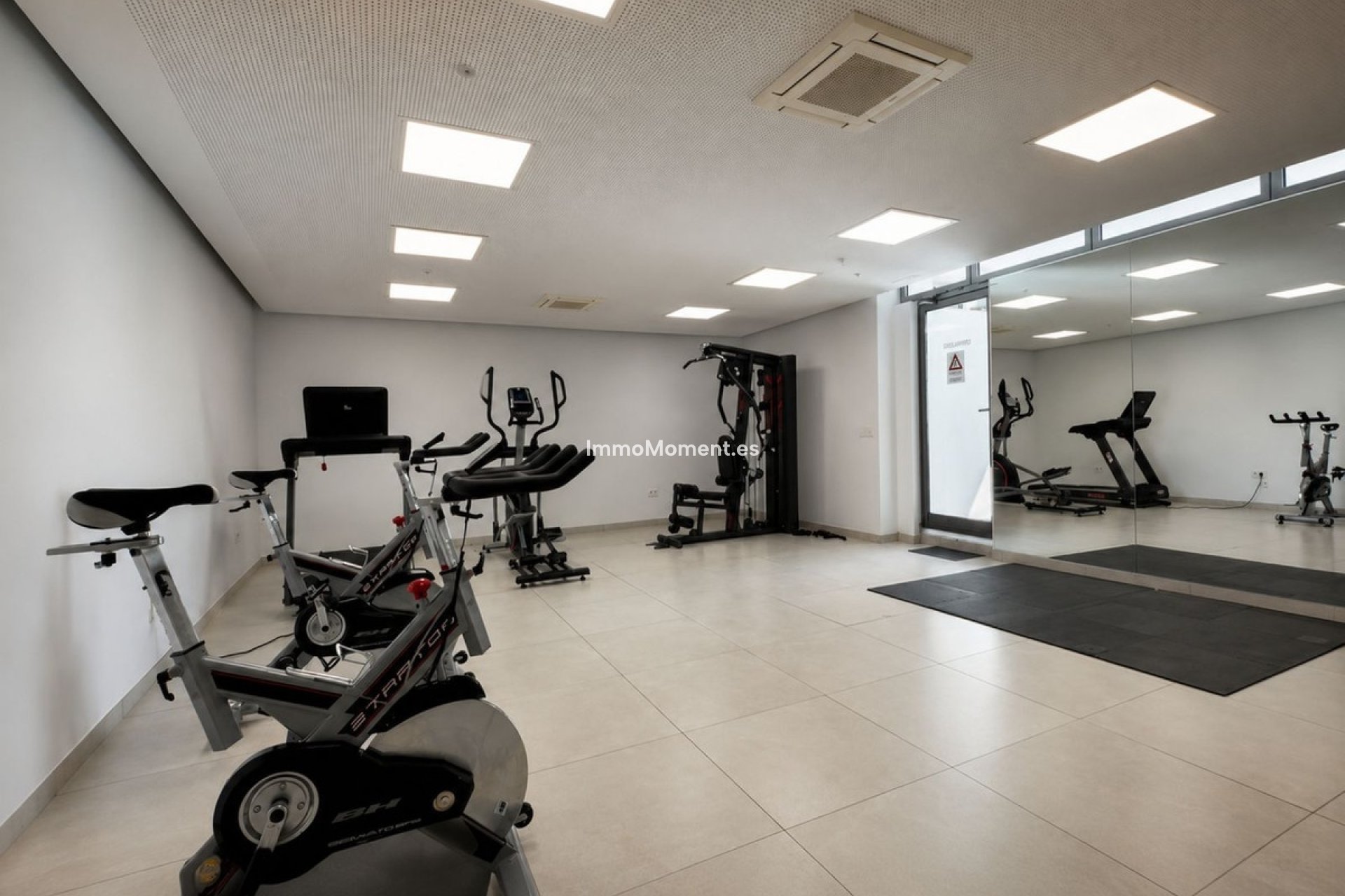Resale - Apartment - Marbella - Elviria