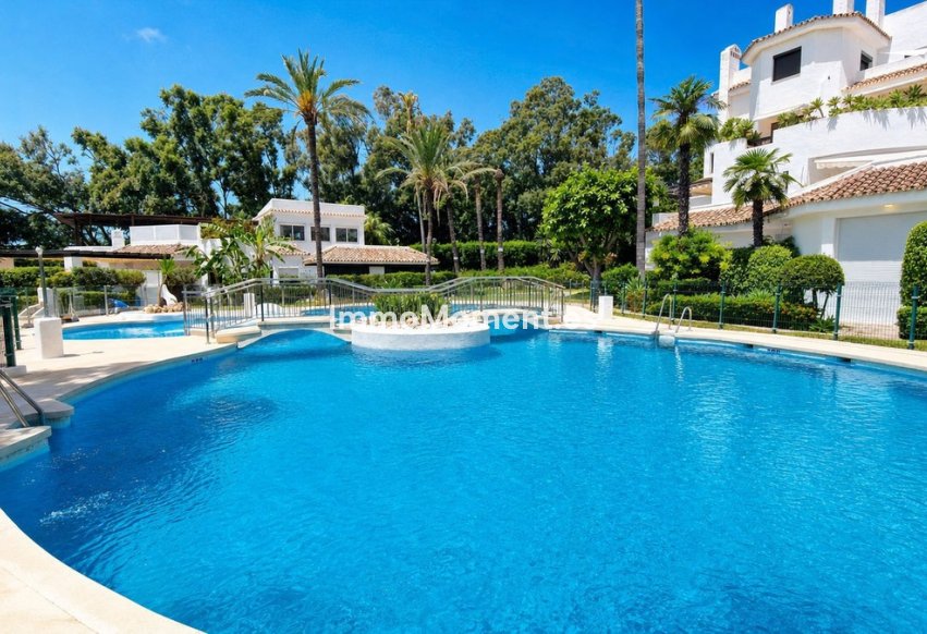 Resale - Apartment - Marbella - Elviria