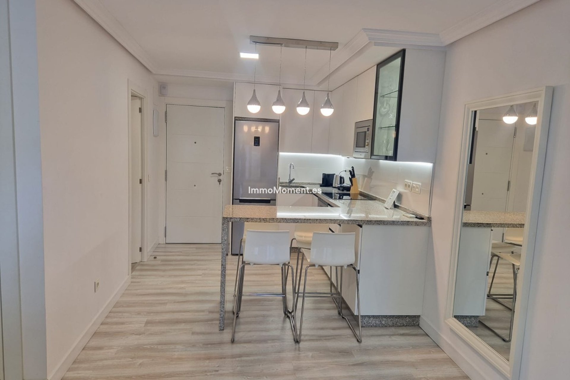 Resale - Apartment - Marbella - Elviria