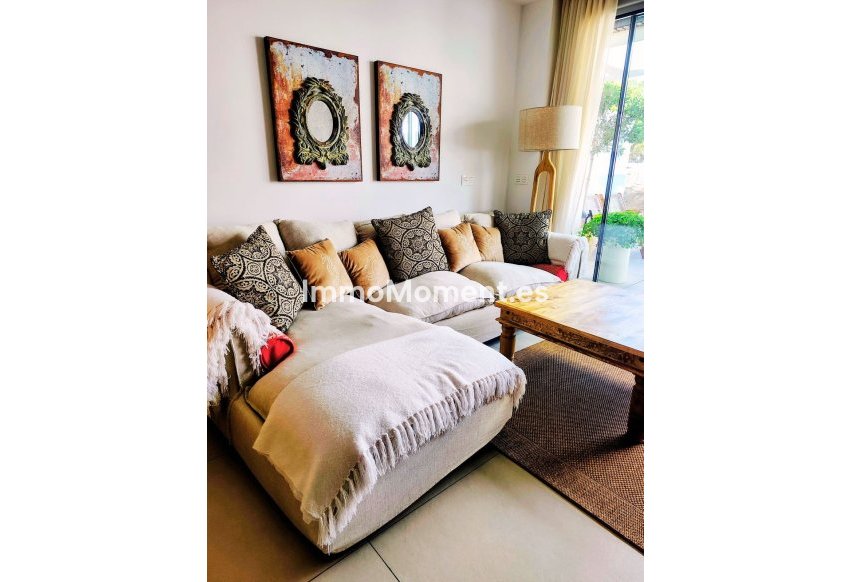 Resale - Apartment - Marbella - Elviria