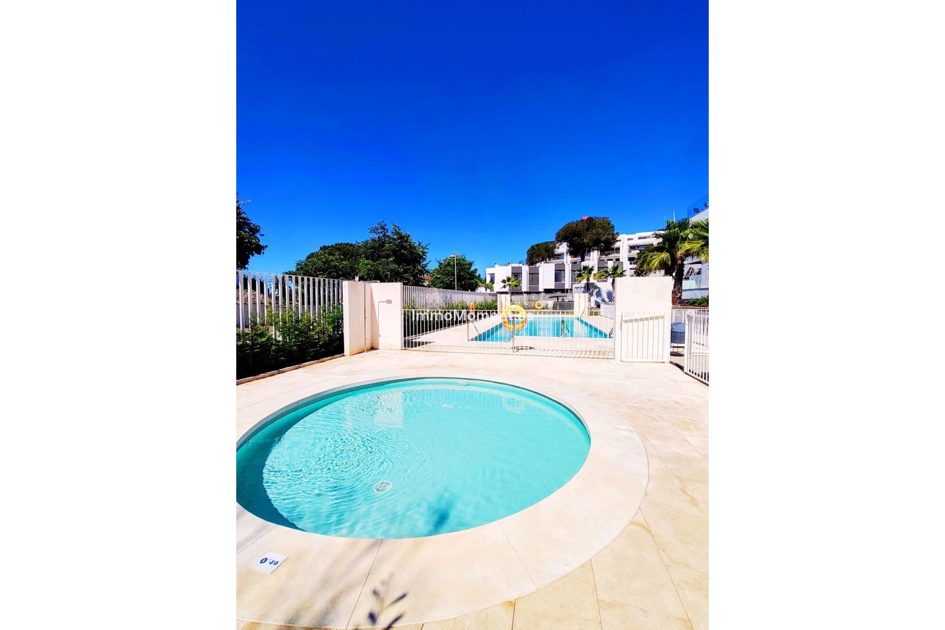 Resale - Apartment - Marbella - Elviria