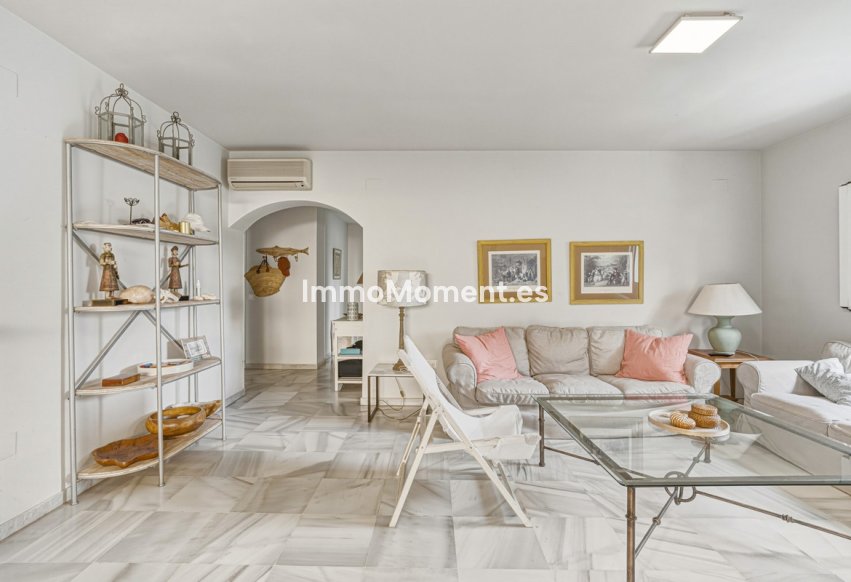 Resale - Apartment - Marbella - Elviria