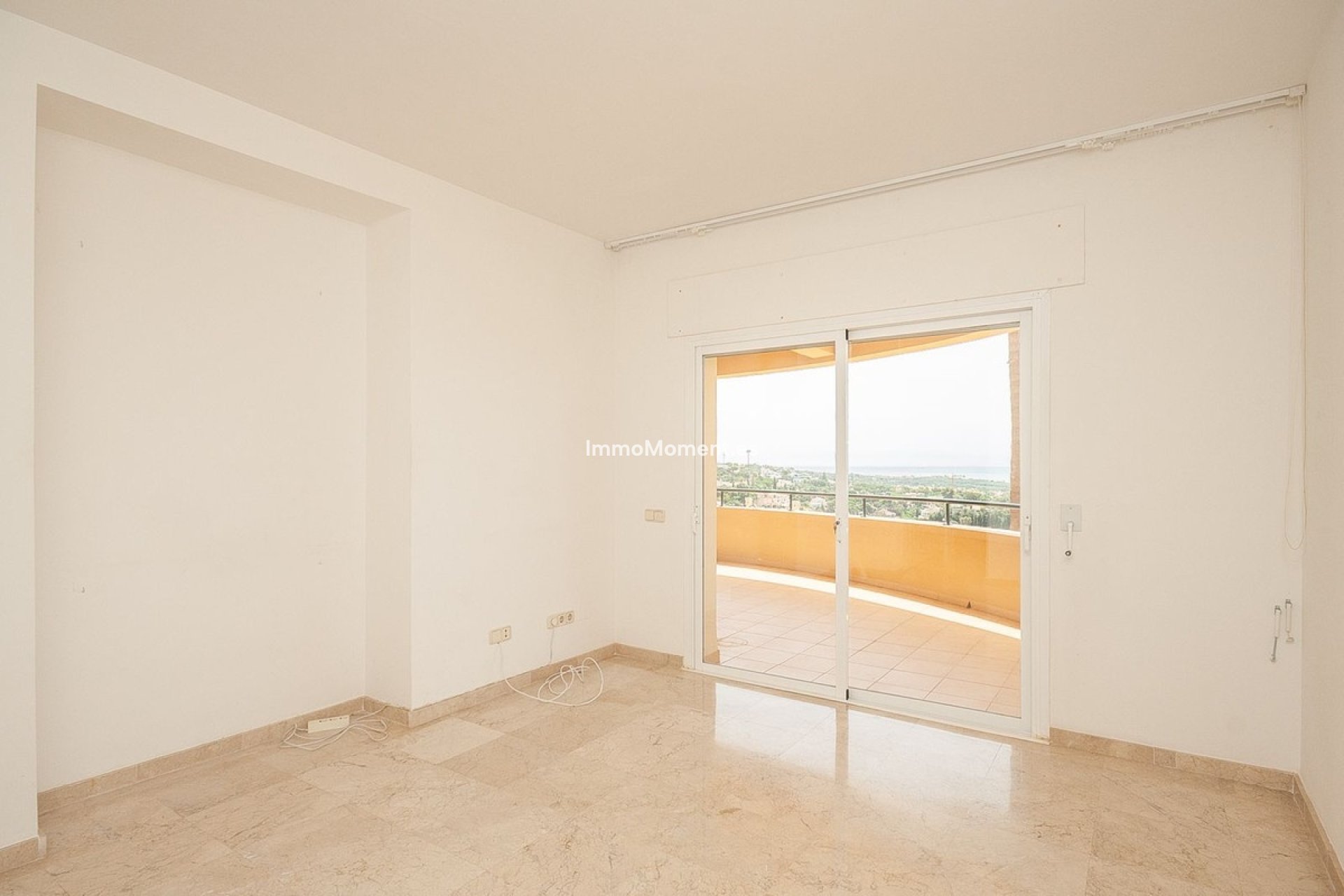 Resale - Apartment - Marbella - Elviria