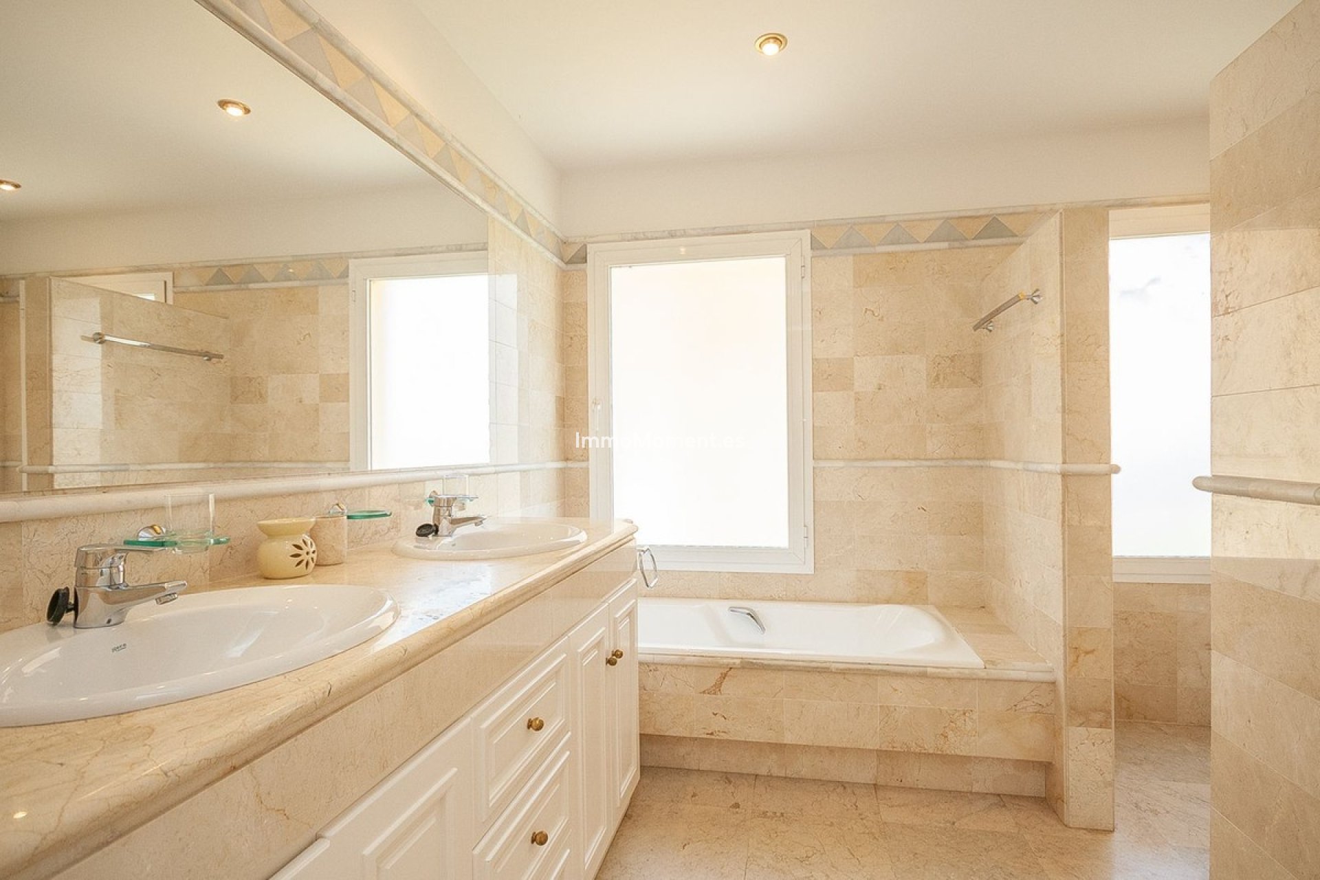 Resale - Apartment - Marbella - Elviria