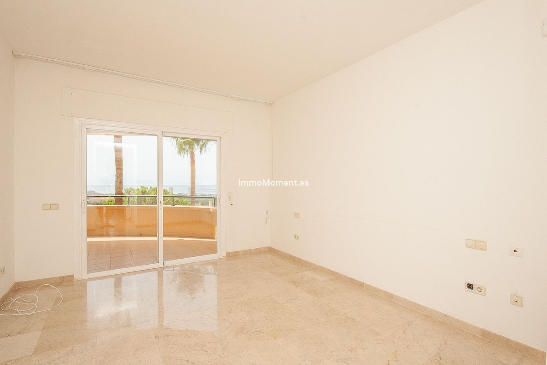 Resale - Apartment - Marbella - Elviria