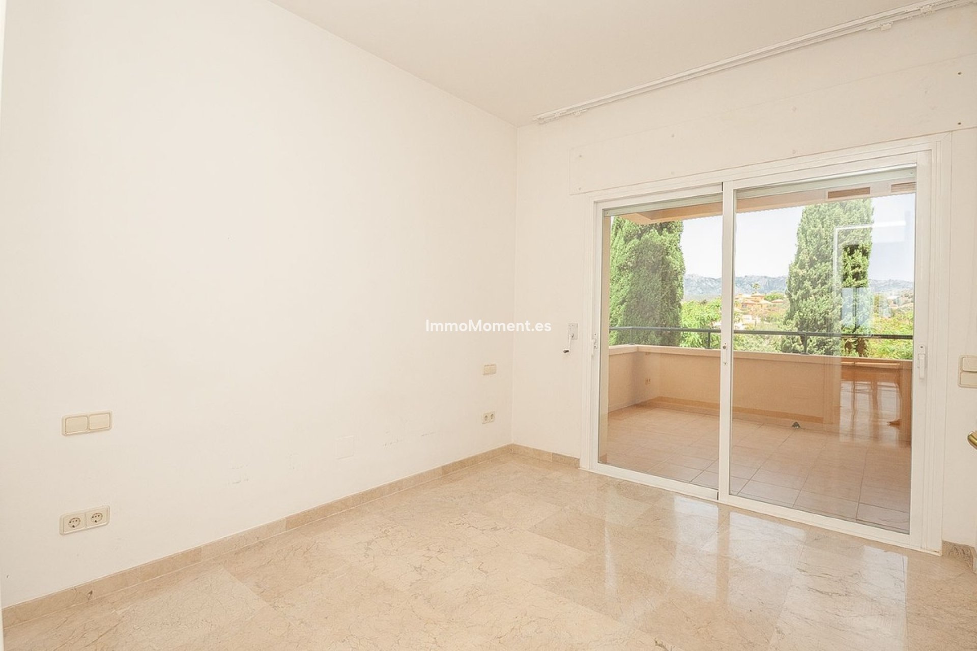 Resale - Apartment - Marbella - Elviria