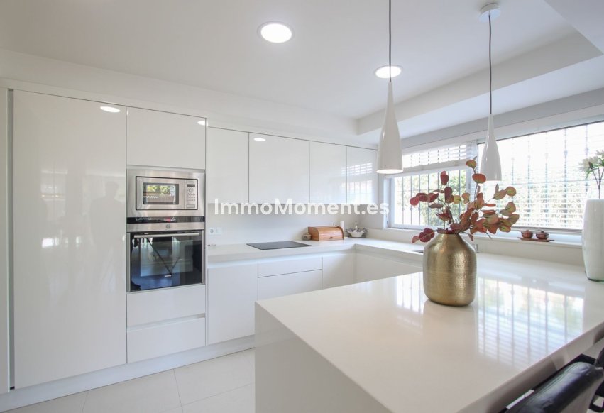 Resale - Apartment - Marbella - Guadalmina Alta