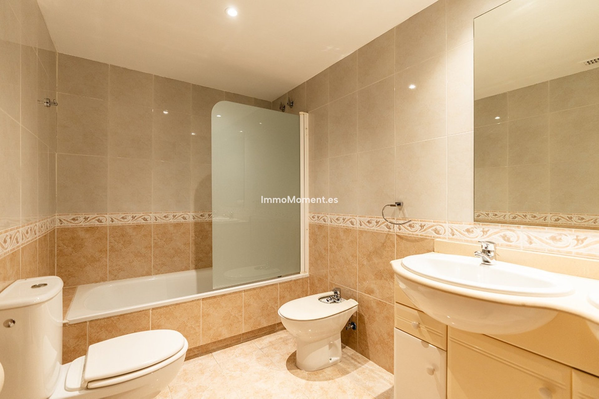 Resale - Apartment - Marbella - Guadalmina Alta