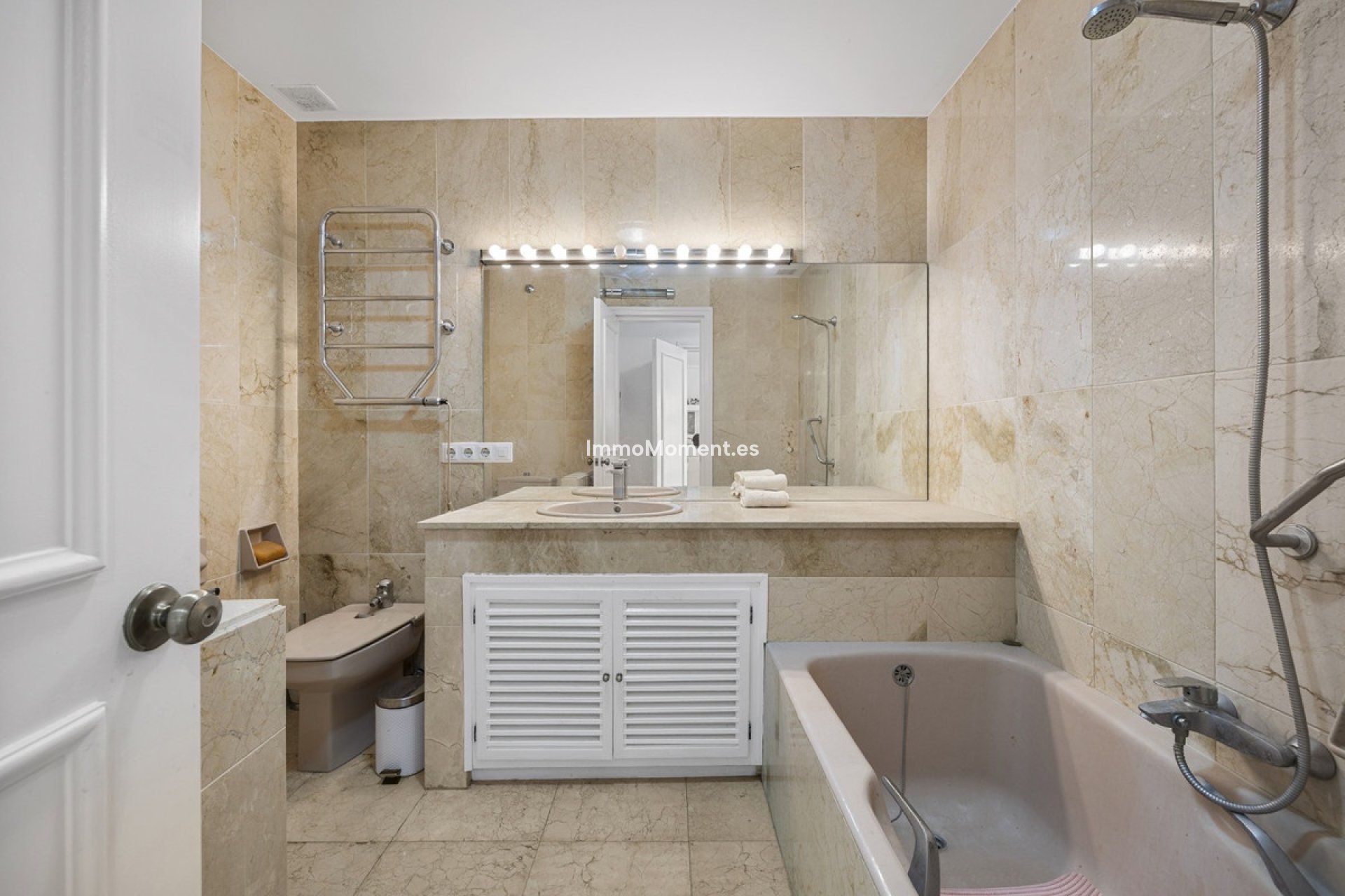 Resale - Apartment - Marbella - Guadalmina Alta
